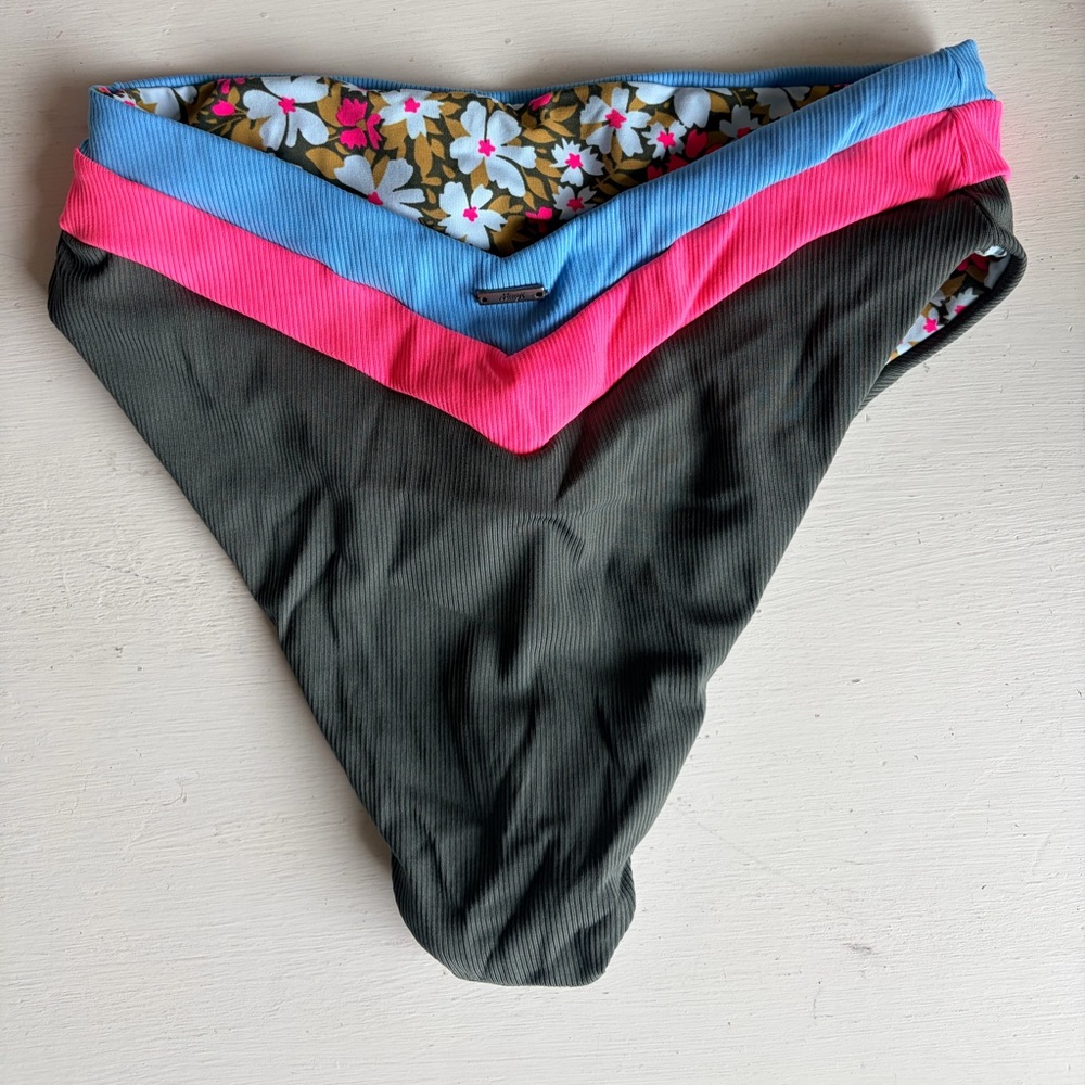 Maaji Reversible High Waisted Ribbed Floral Bikini Bottoms - Picture 3 of 6
